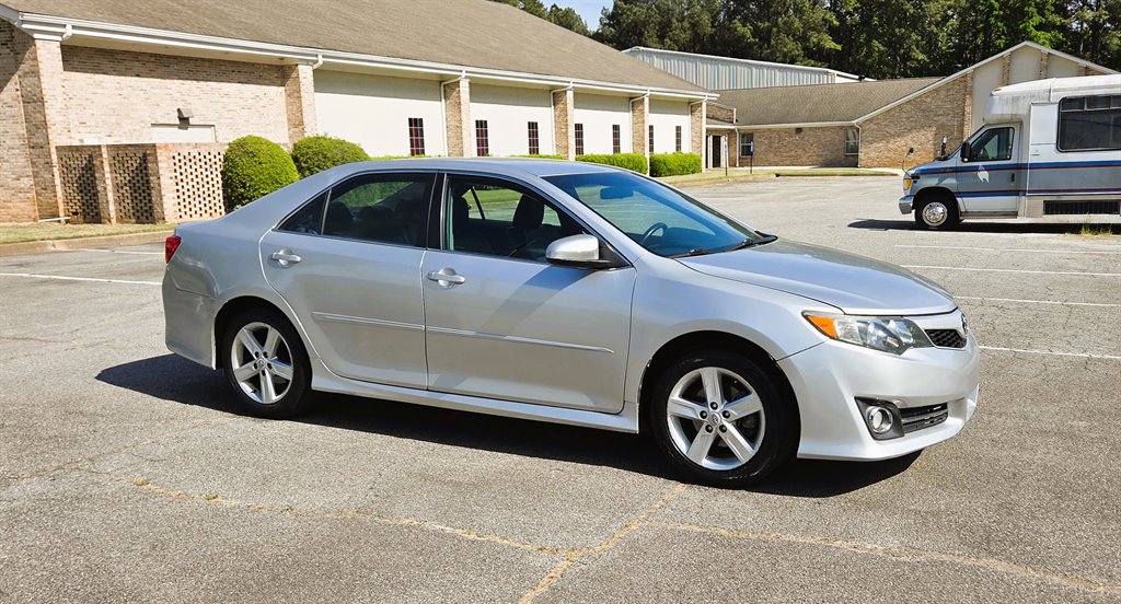 2012 Toyota Camry SE - Photo 17