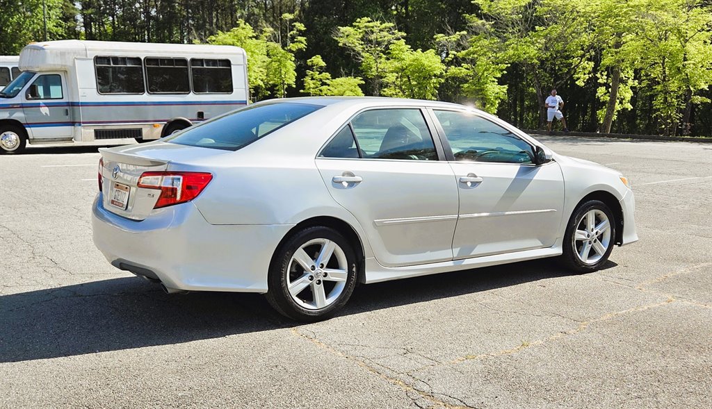 2012 Toyota Camry SE - Photo 18