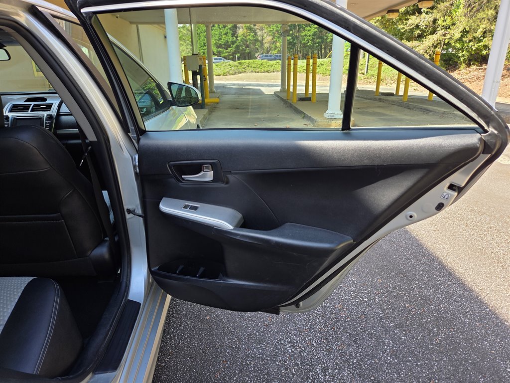 2012 Toyota Camry SE - Photo 31