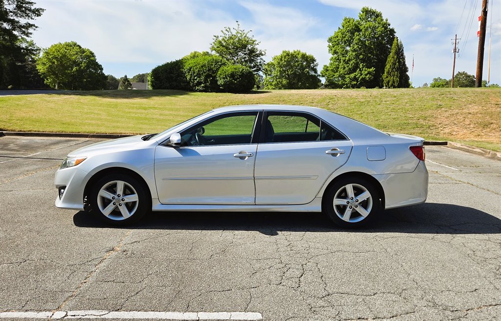 2012 Toyota Camry SE - Photo 14
