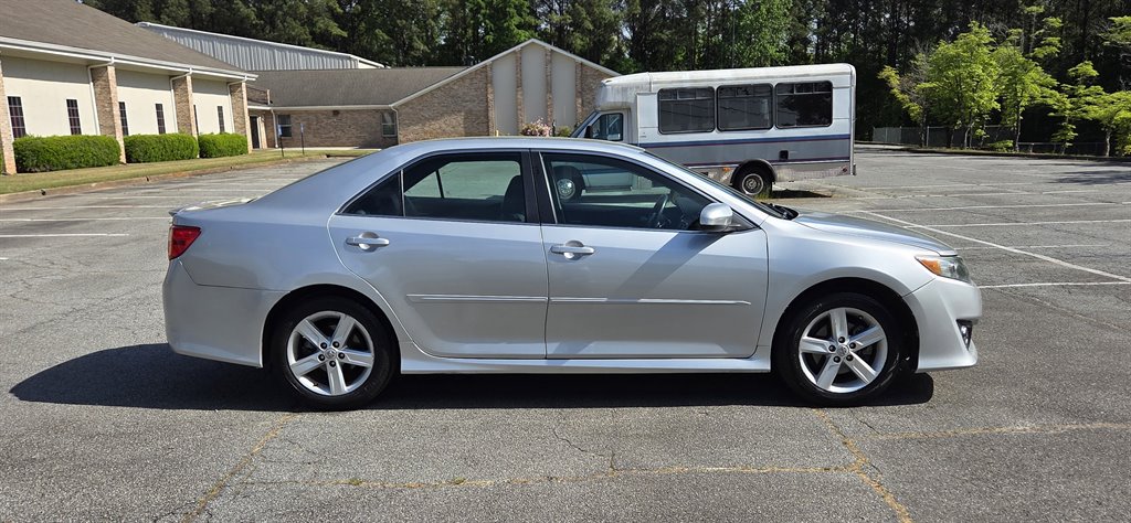 2012 Toyota Camry SE - Photo 13