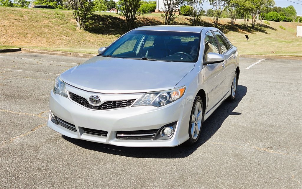 2012 Toyota Camry SE - Photo 9