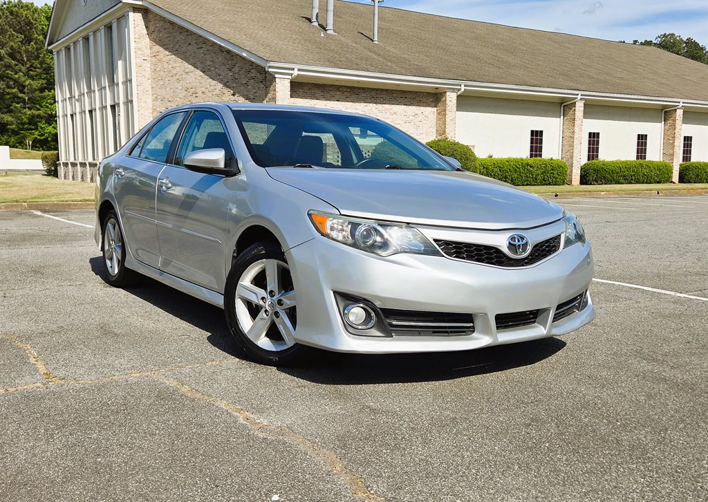 2012 Toyota Camry SE - Photo 7