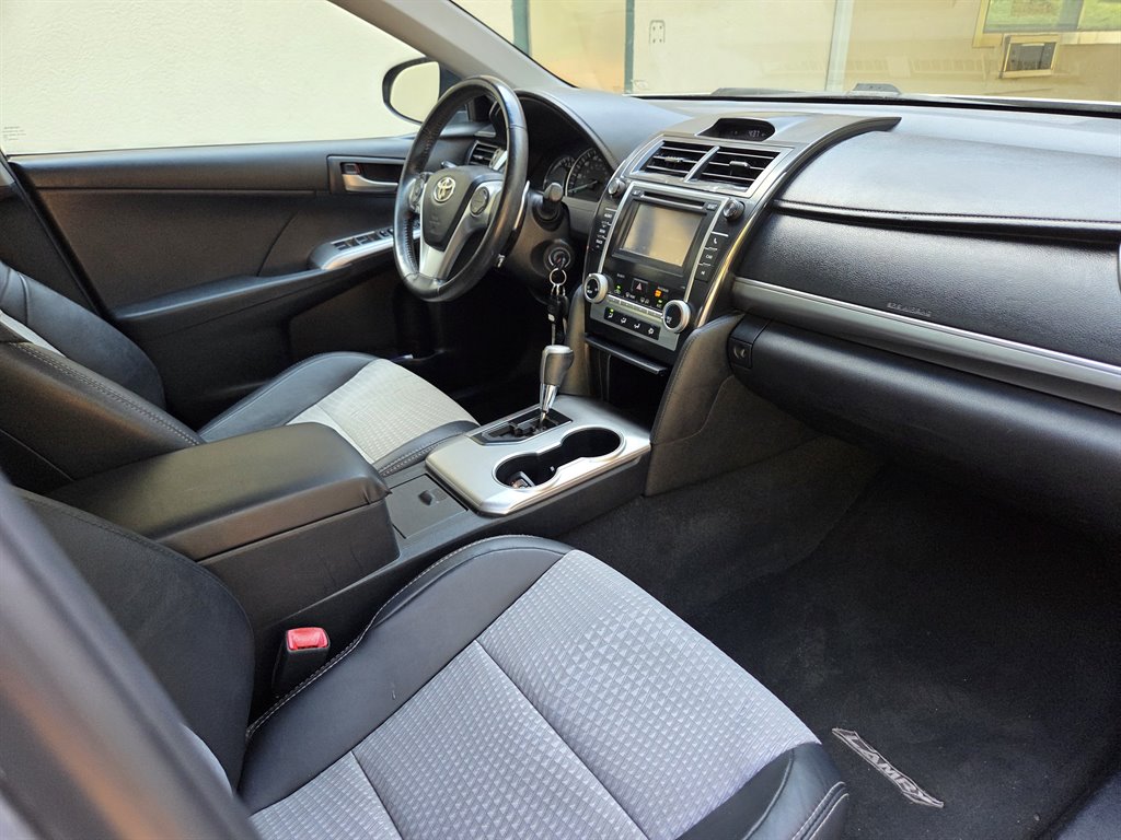 2012 Toyota Camry SE - Photo 28