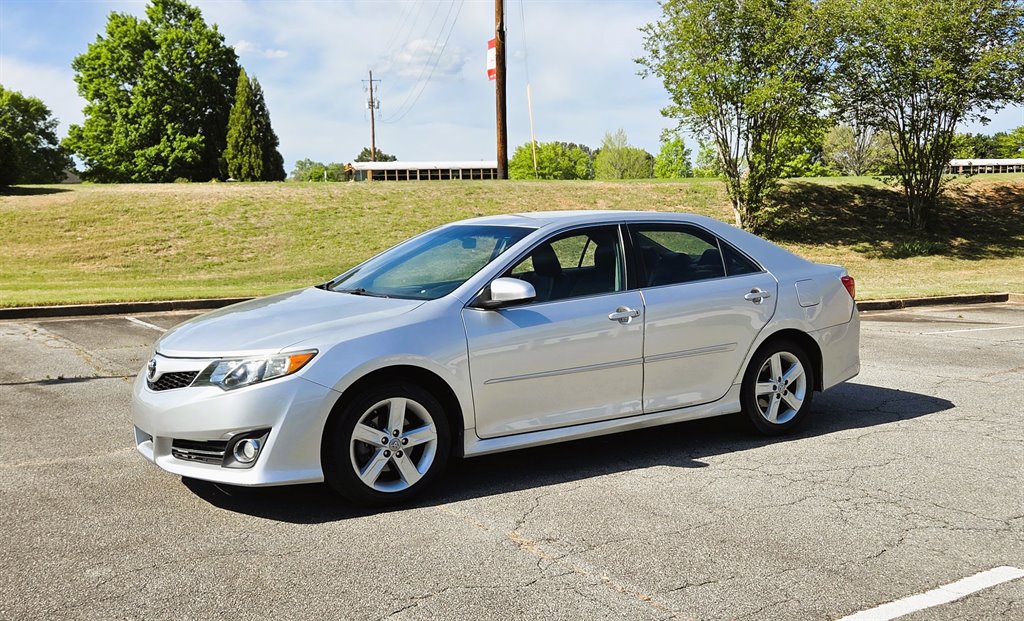 2012 Toyota Camry SE - Photo 16