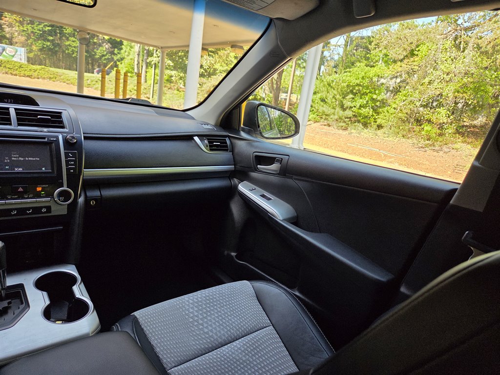 2012 Toyota Camry SE - Photo 23