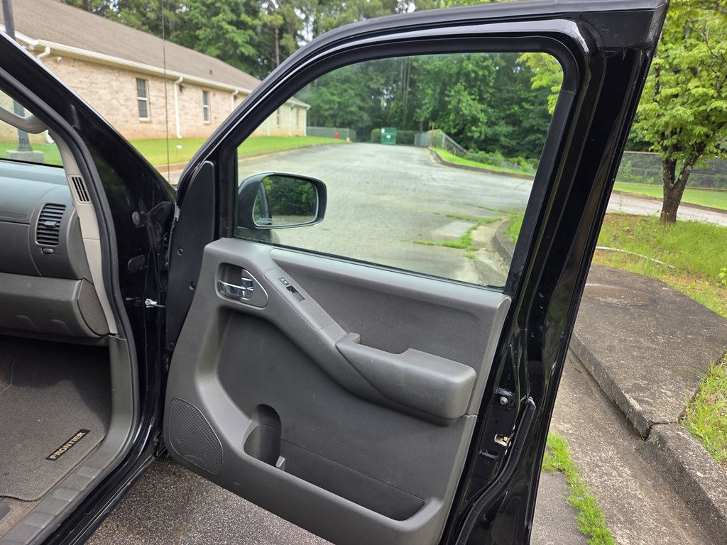 2010 Nissan Frontier SE - Photo 31