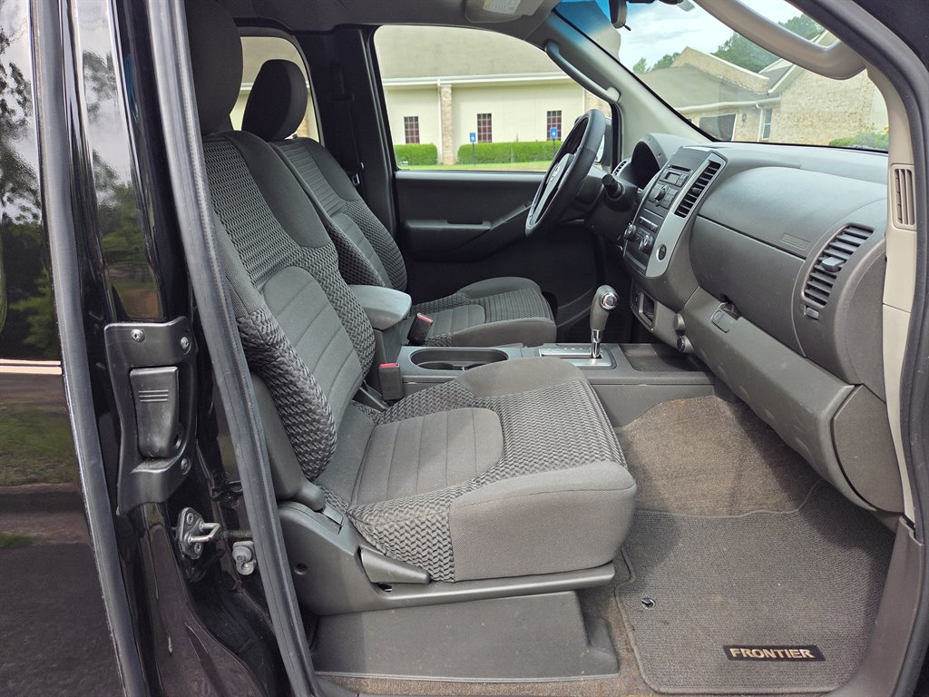 2010 Nissan Frontier SE - Photo 29