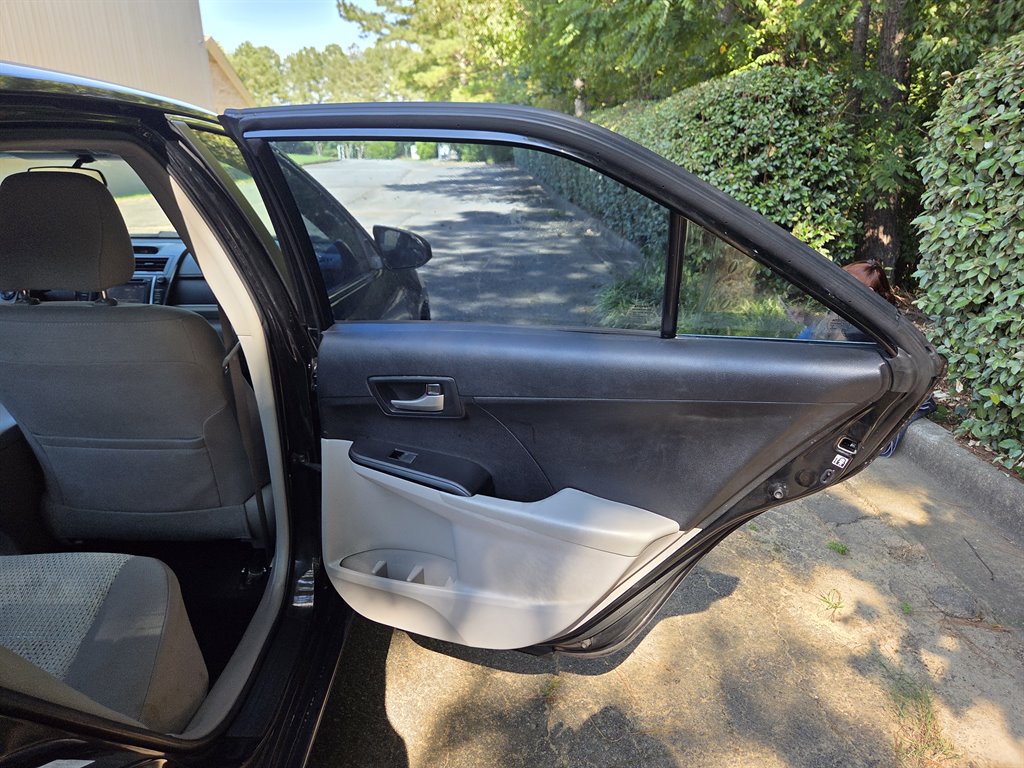 2014 Toyota Camry LE - Photo 36