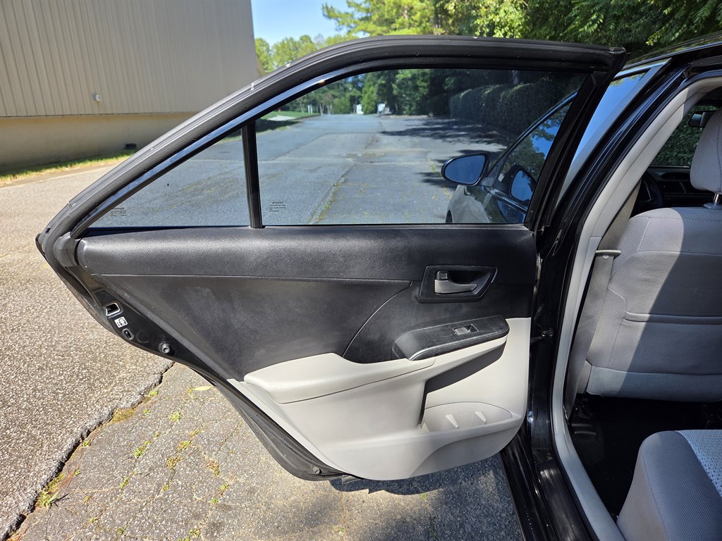 2014 Toyota Camry LE - Photo 35