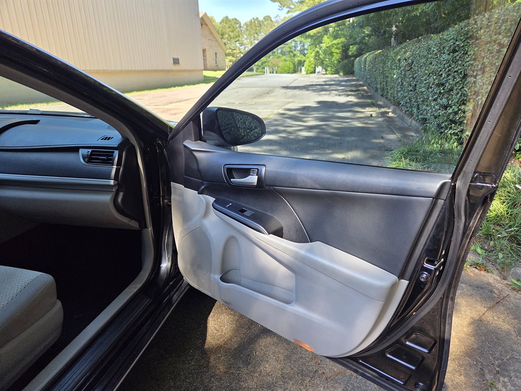 2014 Toyota Camry LE - Photo 34