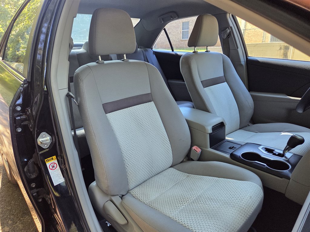 2014 Toyota Camry LE - Photo 29