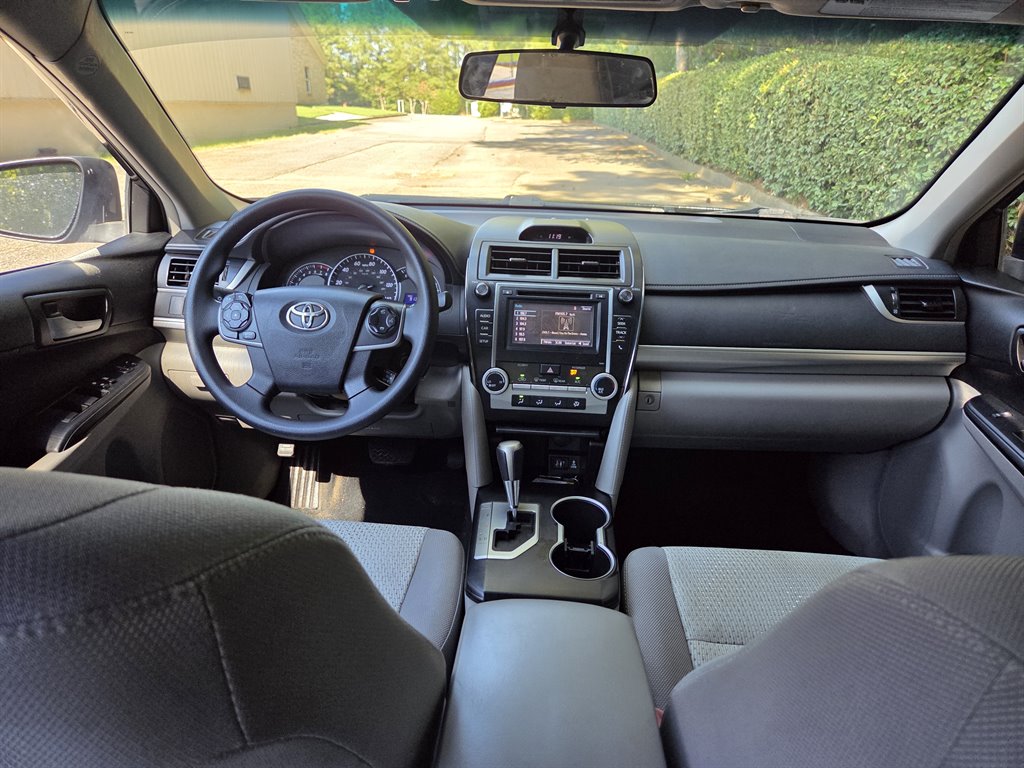 2014 Toyota Camry LE - Photo 20