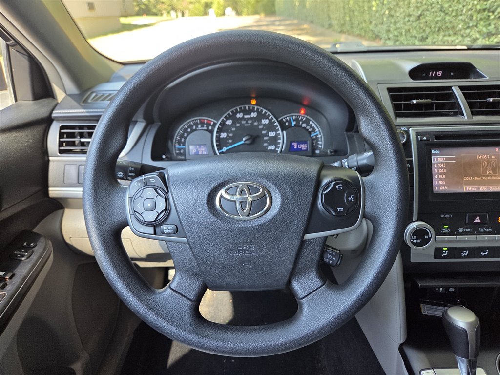 2014 Toyota Camry LE - Photo 23