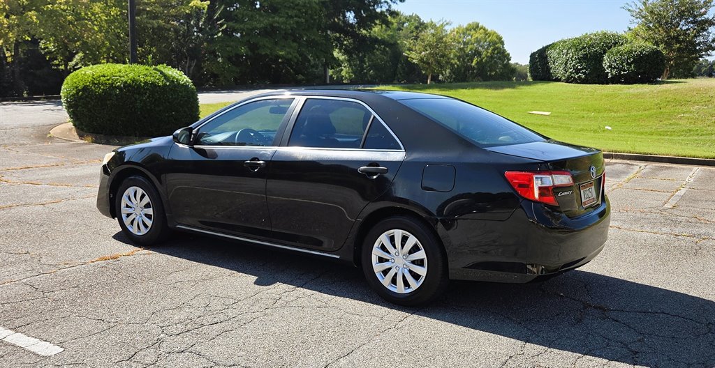 2014 Toyota Camry LE - Photo 14