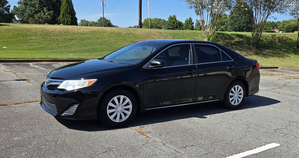 2014 Toyota Camry LE - Photo 13