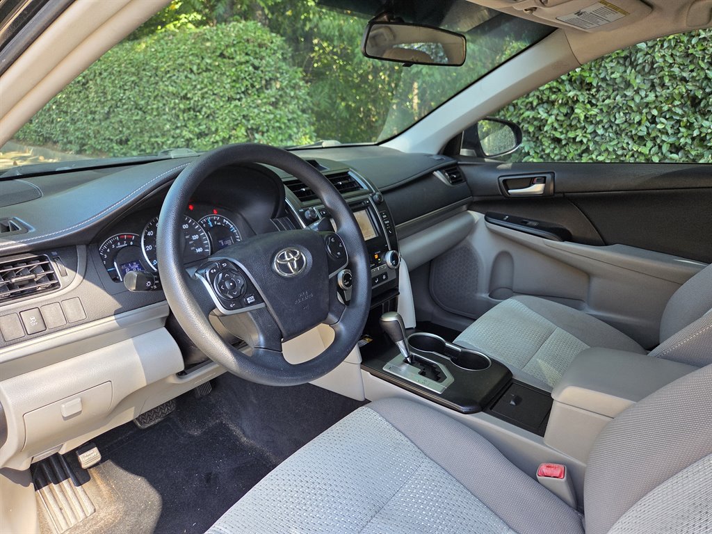 2014 Toyota Camry LE - Photo 26