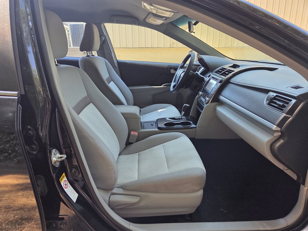 2014 Toyota Camry LE - Photo 28