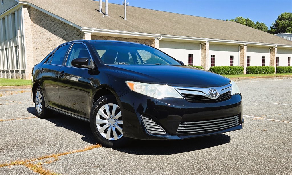 2014 Toyota Camry LE - Photo 6