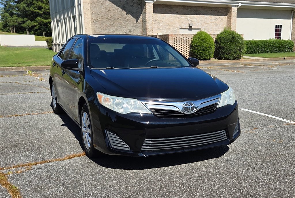 2014 Toyota Camry LE - Photo 16
