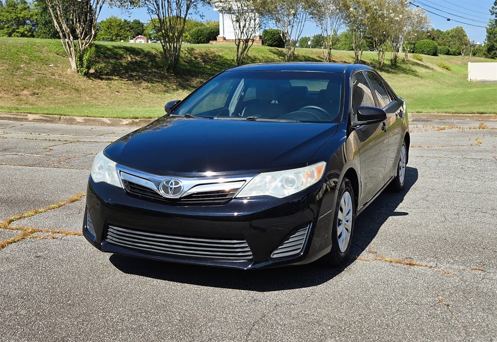 2014 Toyota Camry LE - Photo 17