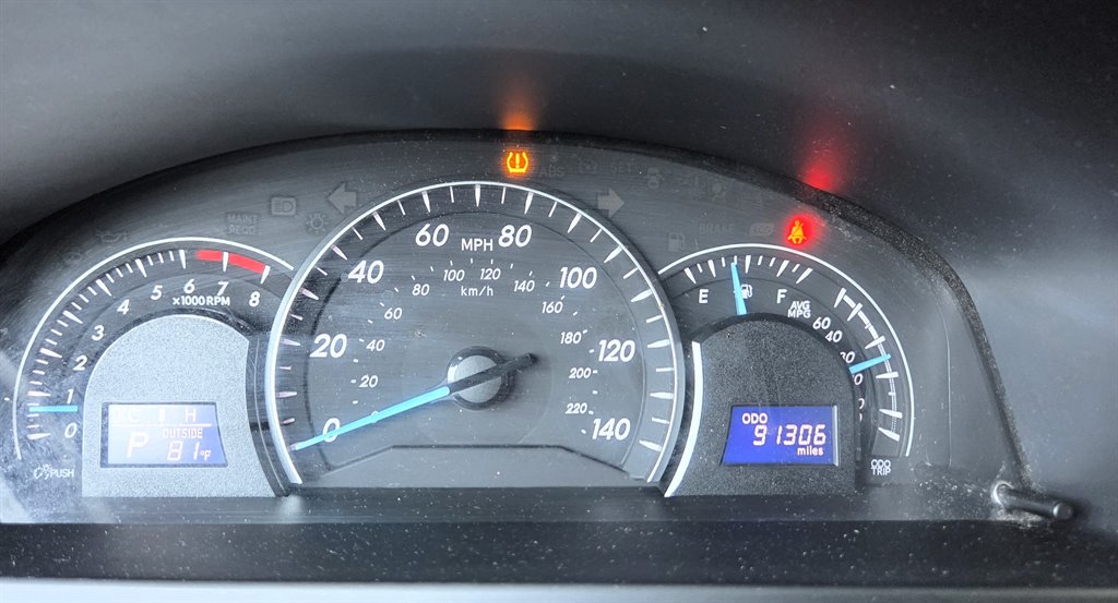 2014 Toyota Camry LE - Photo 24