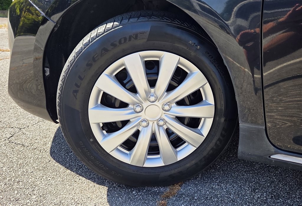 2014 Toyota Camry LE - Photo 19
