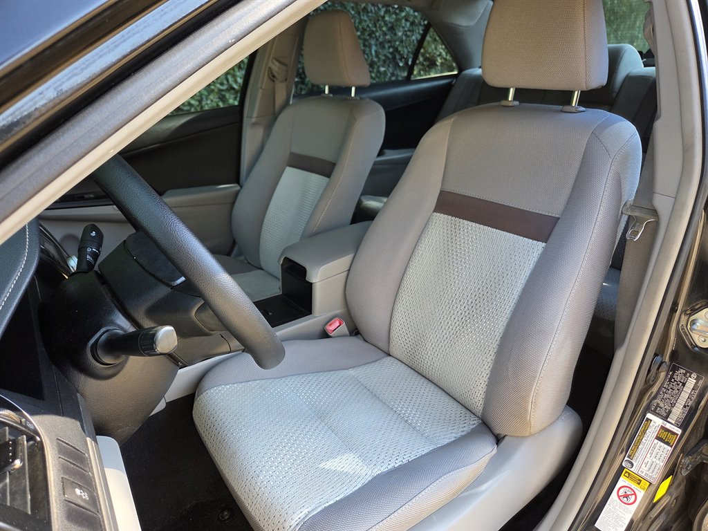 2014 Toyota Camry LE - Photo 30