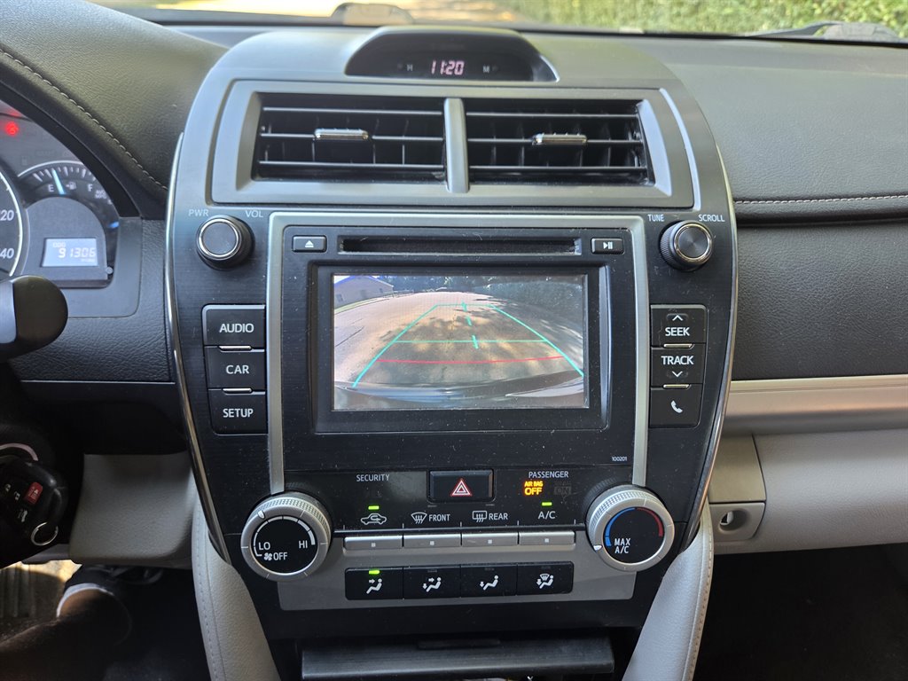 2014 Toyota Camry LE - Photo 22