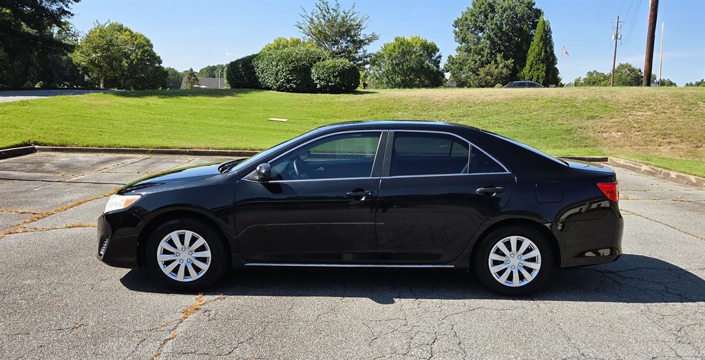 2014 Toyota Camry LE - Photo 8