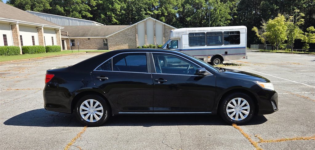 2014 Toyota Camry LE - Photo 9