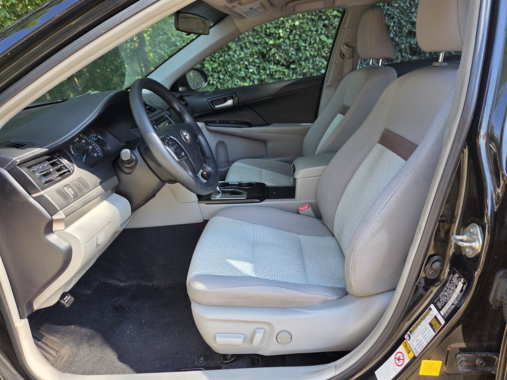 2014 Toyota Camry LE - Photo 27