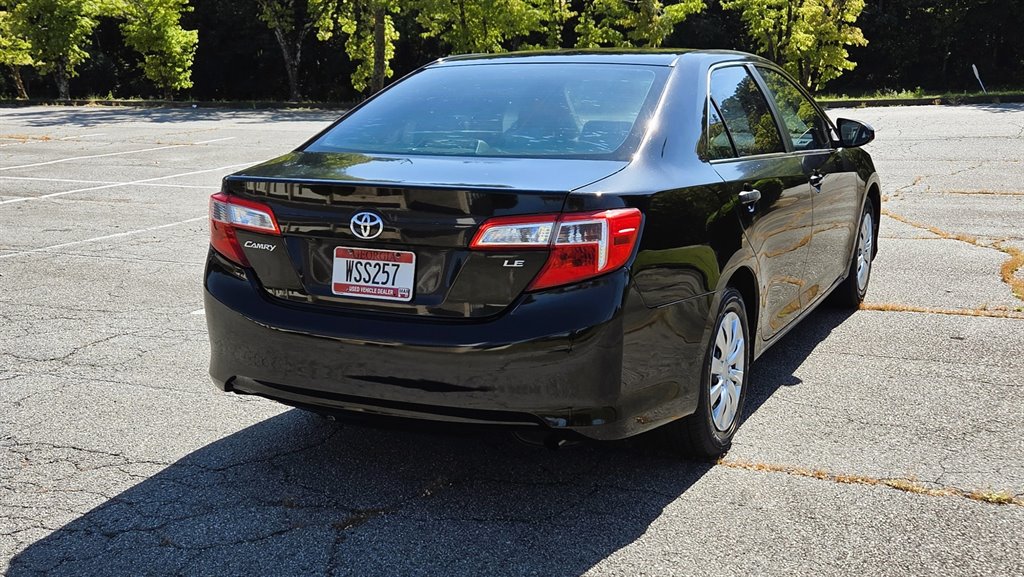 2014 Toyota Camry LE - Photo 12