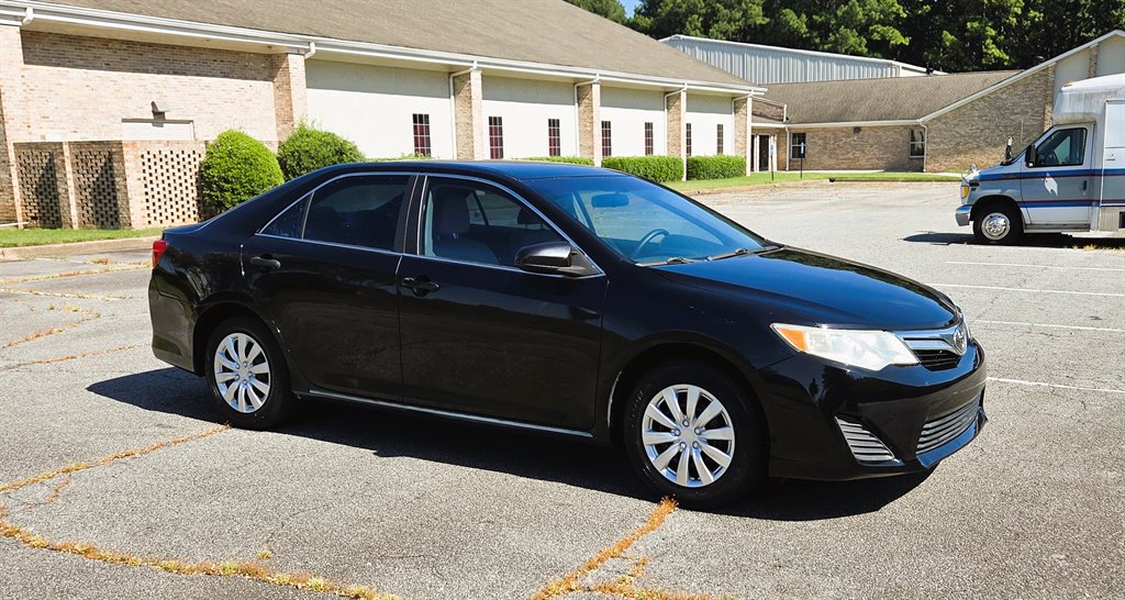 2014 Toyota Camry LE - Photo 15
