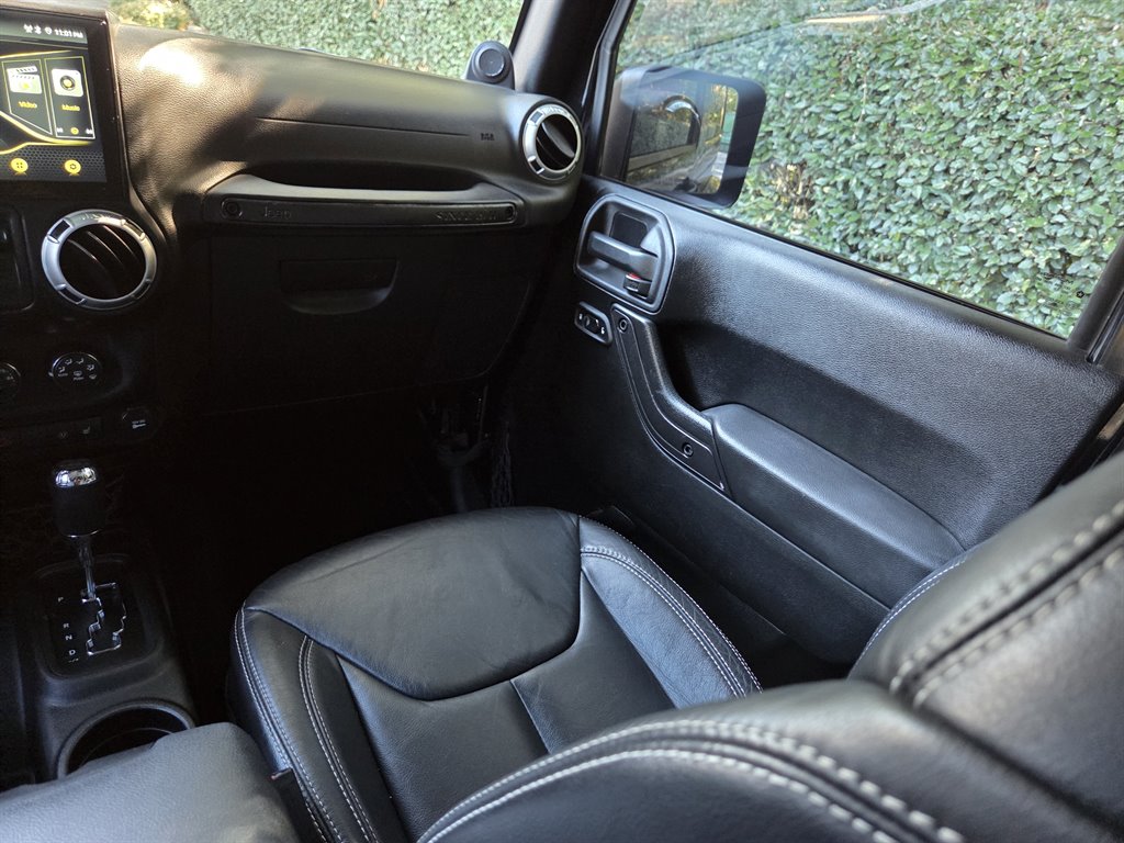 2013 Jeep Wrangler Sahara - Photo 27