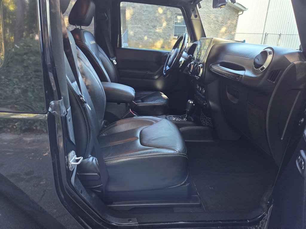 2013 Jeep Wrangler Sahara - Photo 25